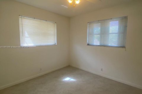 Casa en alquiler en Tamarac, Florida, 2 dormitorios, 103.31 m2 № 1879016 - foto 2