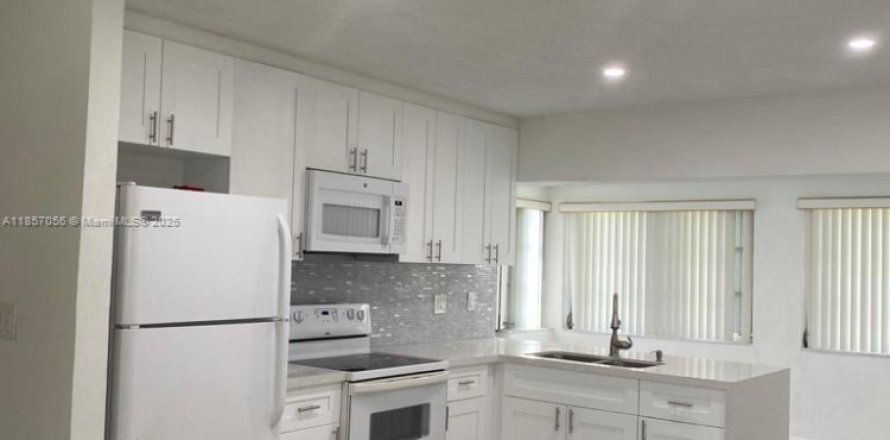 Casa en Tamarac, Florida 2 dormitorios, 103.31 m2 № 1879016