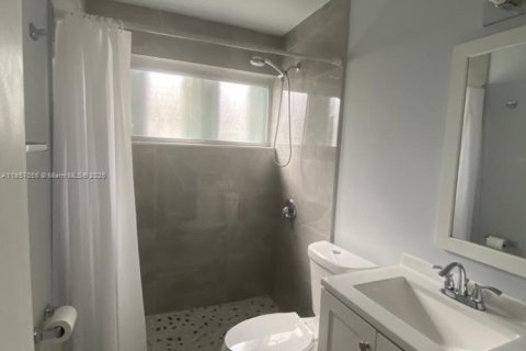 Casa en alquiler en Tamarac, Florida, 2 dormitorios, 103.31 m2 № 1879016 - foto 3