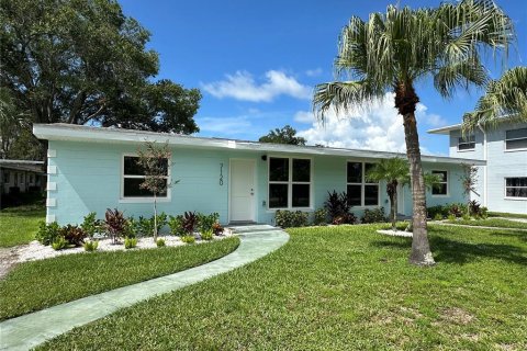 Appartement à South Pasadena, Floride 2 chambres, 73.39 m2 № 2318660