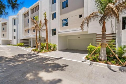 Townhouse in Clearwater, Florida 3 bedrooms, 308.71 sq.m. № 2107181