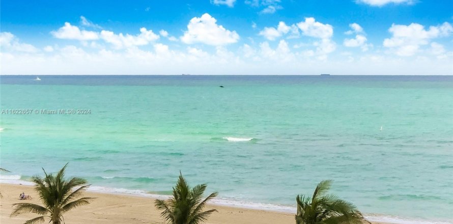 Condominio en Sunny Isles Beach, Florida, 1 dormitorio  № 2034679