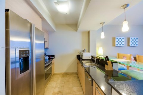 Condominio en venta en Sunny Isles Beach, Florida, 1 dormitorio, 63.92 m2 № 2034679 - foto 9