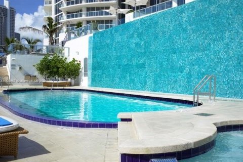 Condominio en venta en Sunny Isles Beach, Florida, 1 dormitorio, 63.92 m2 № 2034679 - foto 13