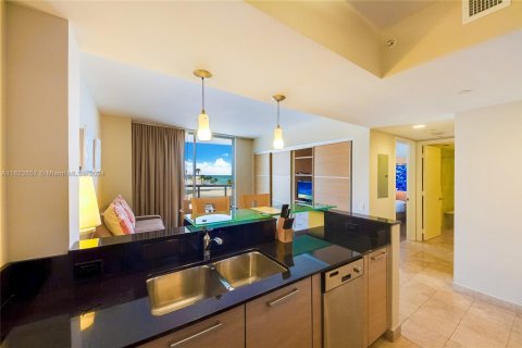 Condominio en venta en Sunny Isles Beach, Florida, 1 dormitorio, 63.92 m2 № 2034679 - foto 10