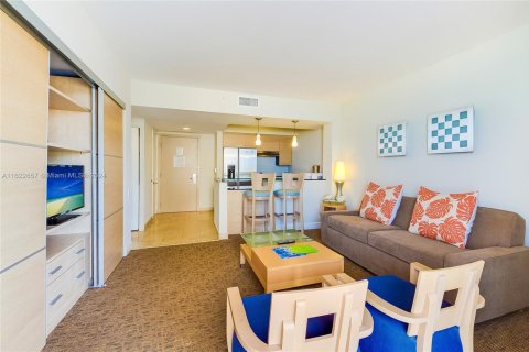 Condominio en venta en Sunny Isles Beach, Florida, 1 dormitorio, 63.92 m2 № 2034679 - foto 4