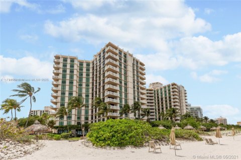 Condo in Key Biscayne, Florida, 2 bedrooms  № 1811306 - photo 3