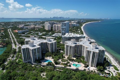 Condo in Key Biscayne, Florida, 2 bedrooms  № 1811306 - photo 1