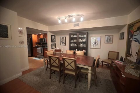 Condo in Key Biscayne, Florida, 2 bedrooms  № 1811306 - photo 8