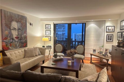 Condo in Key Biscayne, Florida, 2 bedrooms  № 1811306 - photo 6