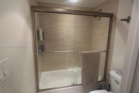 Condo in Key Biscayne, Florida, 2 bedrooms  № 1811306 - photo 14