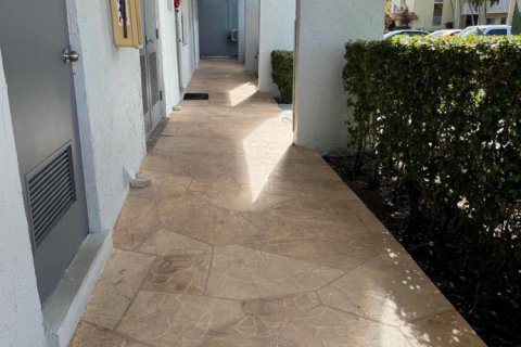 Condo in Margate, Florida, 1 bedroom  № 2250118 - photo 3
