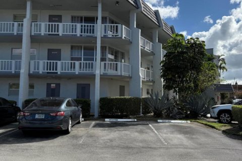 Condo in Margate, Florida, 1 bedroom  № 2250118 - photo 25