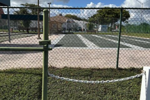 Condo in Margate, Florida, 1 bedroom  № 2250118 - photo 2