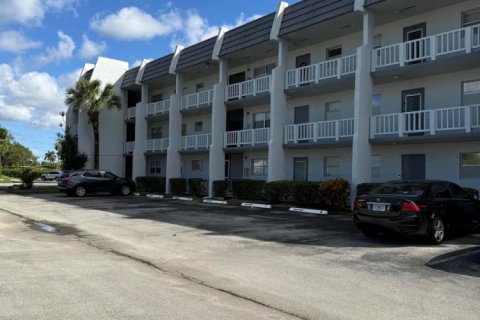Condo in Margate, Florida, 1 bedroom  № 2250118 - photo 23