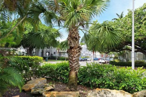 Снять в аренду кондоминиум в Майами-Бич, Флорида 1 спальня, 39.95м2, № 1898152 - фото 2