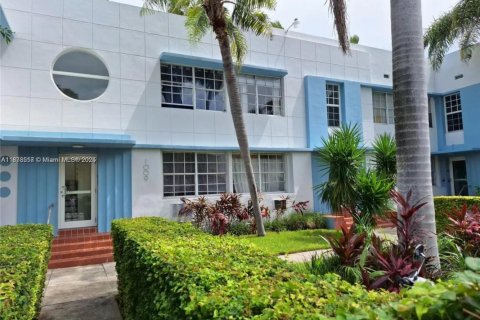 Снять в аренду кондоминиум в Майами-Бич, Флорида 1 спальня, 39.95м2, № 1898152 - фото 1