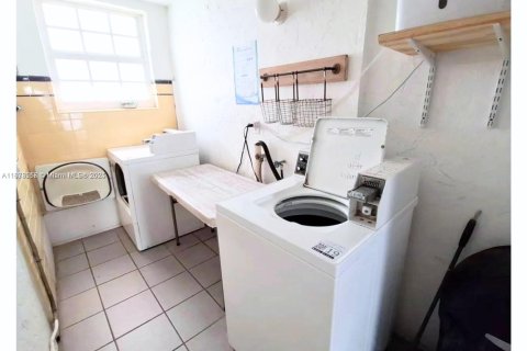 Снять в аренду кондоминиум в Майами-Бич, Флорида 1 спальня, 39.95м2, № 1898152 - фото 17