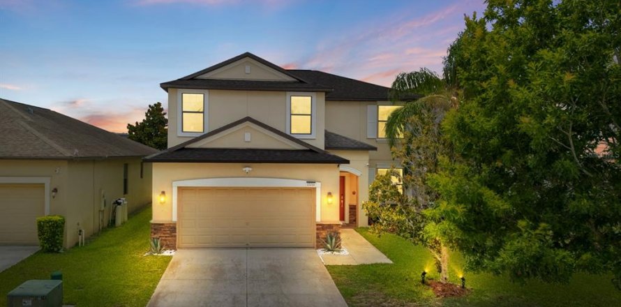 House in Riverview, Florida 6 bedrooms, 249.26 sq.m. № 2226705