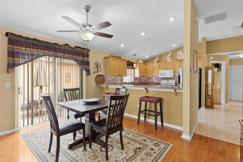 House in The Villages, Florida 3 bedrooms, 130.62 sq.m. № 1911014 - photo 10