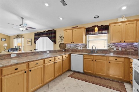 House in The Villages, Florida 3 bedrooms, 130.62 sq.m. № 1911014 - photo 7