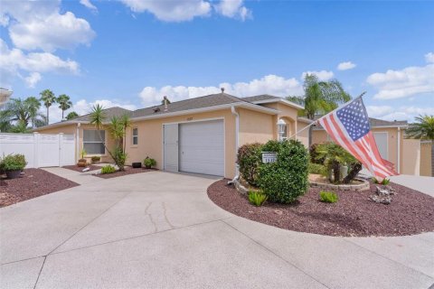 House in The Villages, Florida 3 bedrooms, 130.62 sq.m. № 1911014 - photo 1