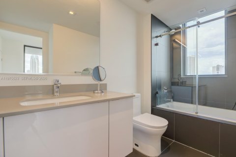 Condominio en alquiler en Miami, Florida, 2 dormitorios, 96.62 m2 № 2040140 - foto 18