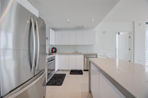 Condominio en alquiler en Miami, Florida, 2 dormitorios, 96.62 m2 № 2040140 - foto 12