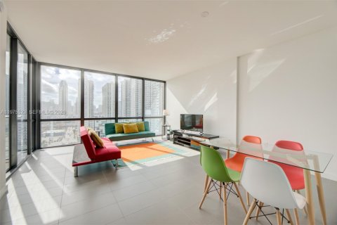 Condominio en alquiler en Miami, Florida, 2 dormitorios, 96.62 m2 № 2040140 - foto 5