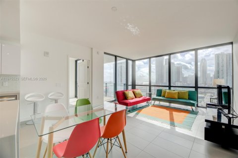 Condominio en alquiler en Miami, Florida, 2 dormitorios, 96.62 m2 № 2040140 - foto 4