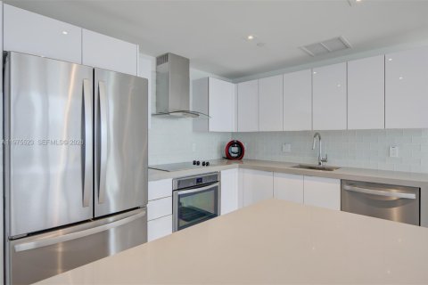 Condominio en alquiler en Miami, Florida, 2 dormitorios, 96.62 m2 № 2040140 - foto 11