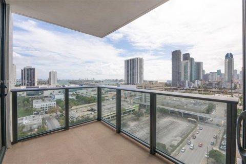 Condominio en alquiler en Miami, Florida, 2 dormitorios, 96.62 m2 № 2040140 - foto 24