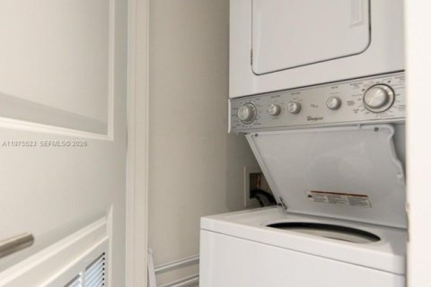 Condominio en alquiler en Miami, Florida, 2 dormitorios, 96.62 m2 № 2040140 - foto 23