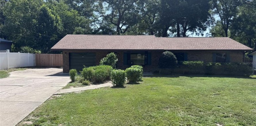 House in Ocala, Florida 3 bedrooms, 124.86 sq.m. № 2199112