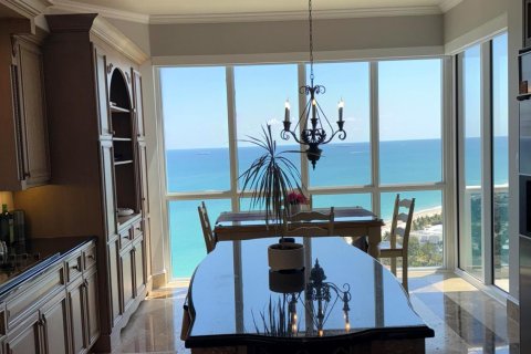 Condo in Fort Lauderdale, Florida, 5 bedrooms  № 2189664 - photo 16
