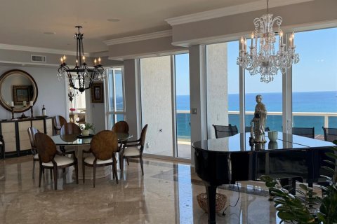 Condo in Fort Lauderdale, Florida, 5 bedrooms  № 2189664 - photo 11