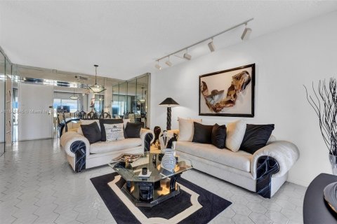 Copropriété à vendre à Hollywood, Floride: 1 chambre, 78.41 m2 № 1842782 - photo 2