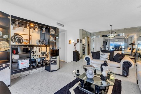 Copropriété à vendre à Hollywood, Floride: 1 chambre, 78.41 m2 № 1842782 - photo 1