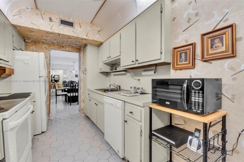 Copropriété à vendre à Hollywood, Floride: 1 chambre, 78.41 m2 № 1842782 - photo 11