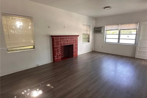 Снять в аренду виллу или дом в Майами, Флорида 3 спальни, 111.48м2, № 1987224 - фото 5