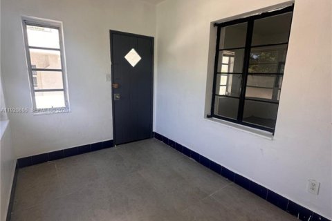 Снять в аренду виллу или дом в Майами, Флорида 3 спальни, 111.48м2, № 1987224 - фото 3