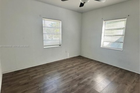 Снять в аренду виллу или дом в Майами, Флорида 3 спальни, 111.48м2, № 1987224 - фото 9