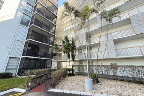 Condo in Aventura, Florida, 2 bedrooms  № 1944252 - photo 2