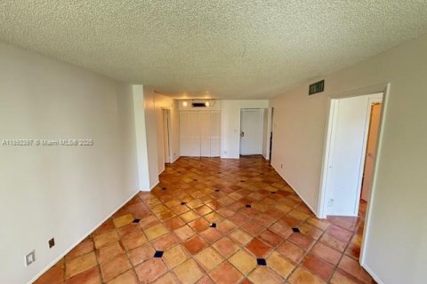 Condo in Aventura, Florida, 2 bedrooms  № 1944252 - photo 7