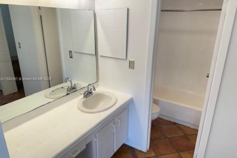 Condo in Aventura, Florida, 2 bedrooms  № 1944252 - photo 14