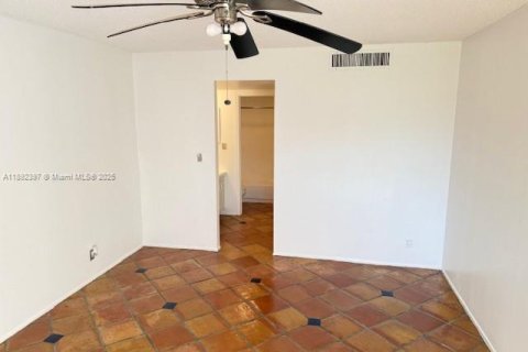 Condo in Aventura, Florida, 2 bedrooms  № 1944252 - photo 13