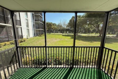 Condo in Aventura, Florida, 2 bedrooms  № 1944252 - photo 8