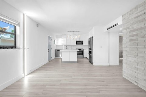 Apartamento en Miami, Florida 2 dormitorios, 62.89 m2 № 2011260