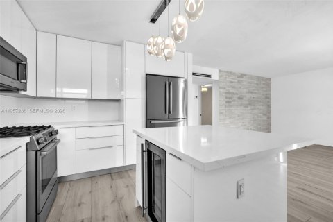 Apartamento en alquiler en Miami, Florida, 2 dormitorios, 62.89 m2 № 2011260 - foto 6