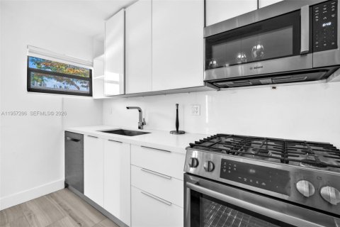 Apartamento en alquiler en Miami, Florida, 2 dormitorios, 62.89 m2 № 2011260 - foto 9